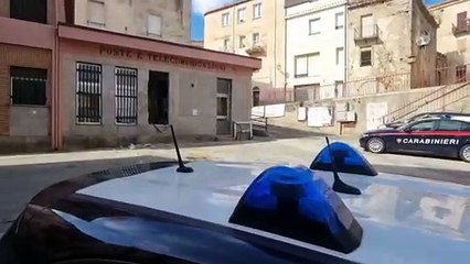 Assalto con la ruspa alle poste di Bitti: le immagini dopo il furto e la fuga dei ladri