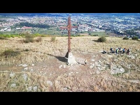 Prato dall'alto, in volo col drone sulla croce di Poggio Castiglioni