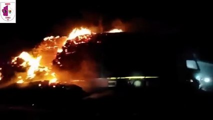 Un camión cargado de paja arde en Tresjuncos