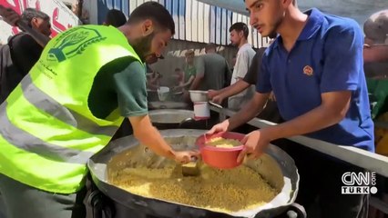 Gazze’de Açlık Alarmı: Saatlerce kuyruk, boş tencereler...