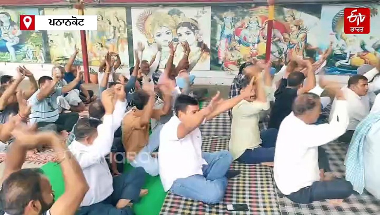 ਪੰਜਾਬ ਹੜ੍ਹ ਬ੍ਰੇਕਿੰਗ:ਸਾਬਕਾ ਮੰਤਰੀ ਨੇ ਹੜ੍ਹ ਪੀੜਤ ਪਰਿਵਾਰ ਨੂੰ ਸੌਂਪਿਆ ਲੱਖਾਂ ਰੁਪਏ ਦਾ ਚੈੱਕ, ਭਾਜਪਾ ਨੇ ਘੇਰੀ ਆਪ ਸਰਕਾਰ