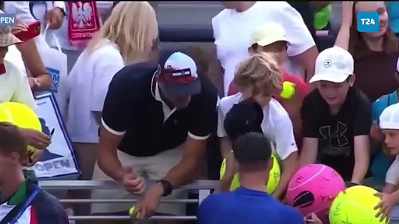 Milyarder iş insanı ünlü tenisçinin bir çocuğa hediye ettiği şapkayı çaldı; özür dileyip iade etti: Acı ama gerekli bir alçakgönüllülük dersi