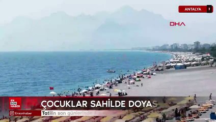 Tatilin son günlerinde Antalya sahilleri doldu