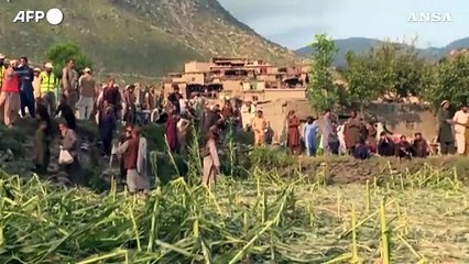 Afghanistan, i soccorritori fra la popolazione colpita dal terremoto