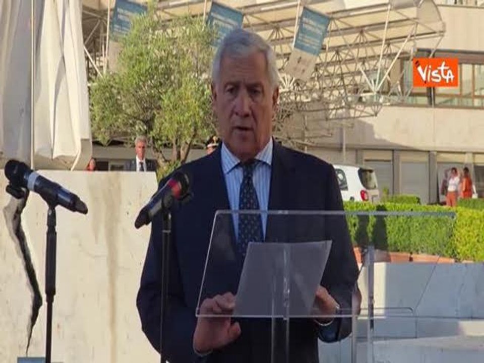 Tajani: Abbiamo regalato la Pimpa in arabo ai bimbi palestinesi per dare loro una guida all'Italia