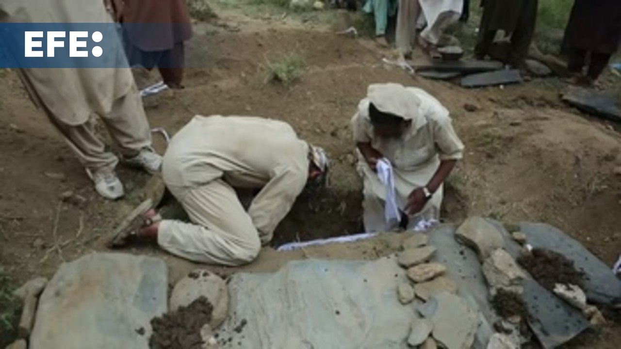 Elevan a más de 800 los muertos y 2.700 los heridos por el terremoto en el este de Afganistán