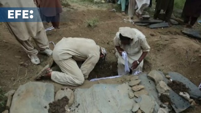 Elevan a más de 800 los muertos y 2.700 los heridos por el terremoto en el este de Afganistán