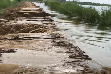 कलक्टर निरीक्षण कर गए ही थे कि बांध टूट गया