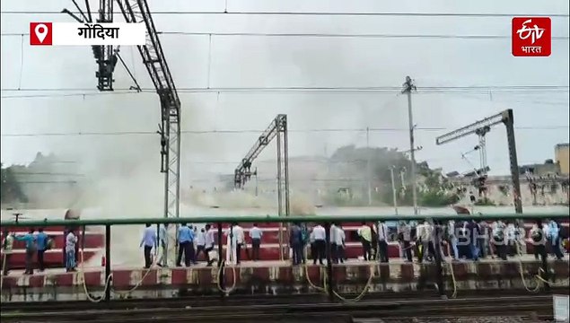गोंदिया रेल्वे स्थानकावर भीषण आग! अपघात मदत वैद्यकीय बोगीतील साहित्य जळून खाक