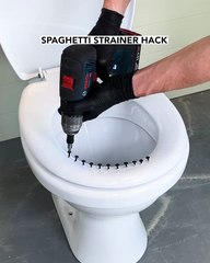 Strain spaghetti using a toilet seat hack😂🍝