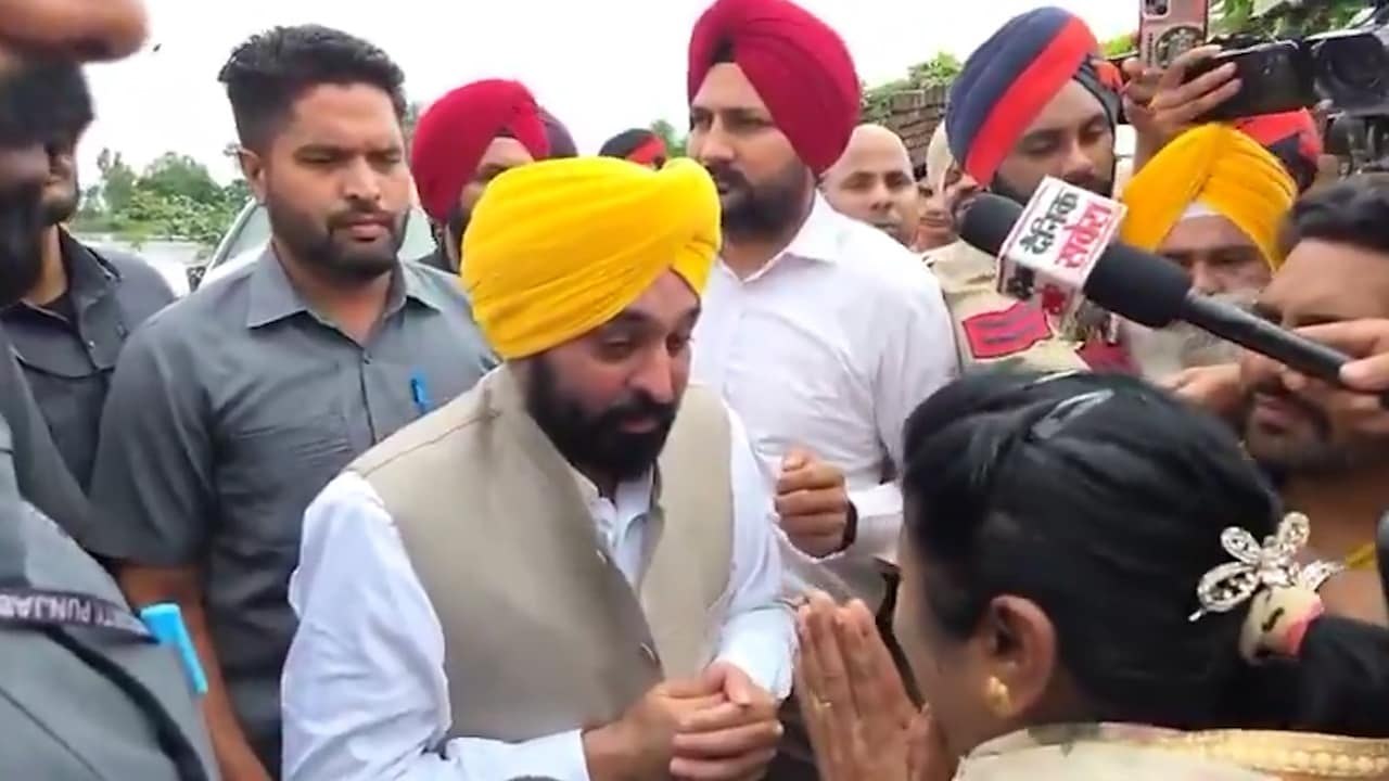 Ferozepur Floods: Punjab CM Bhagwant Mann Vists Victims, Gets Emotional