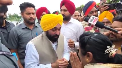 Ferozepur Floods: Punjab CM Bhagwant Mann Vists Victims, Gets Emotional