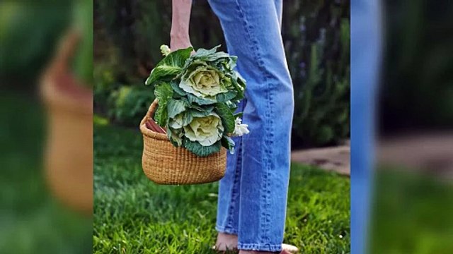 Meghan Markle e (ancora) le Crocs per fare giardinaggio