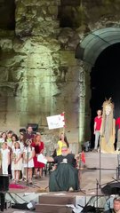 Klavdia: Η εντυπωσιακή εμφάνιση στο Ηρώδειο με κίτρινο φόρεμα