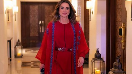 Rania di Giordania, il potere del rosso: il look per il Radaman con le donne in divisa