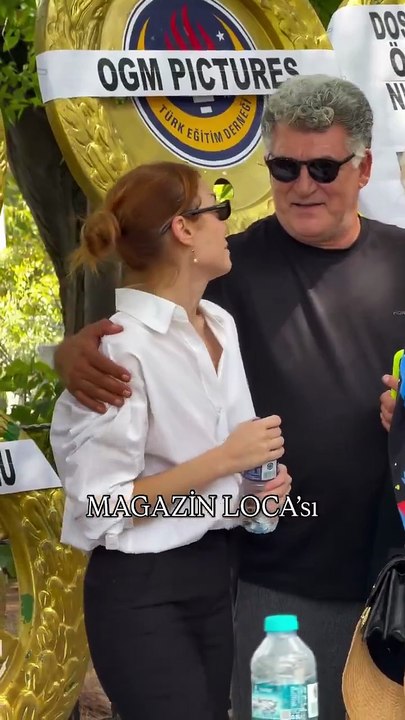 Koyu CHP’li Nilperi Şahinkaya böyle görüntülendi! Annenin cenazesi değil sanki komedi sineması