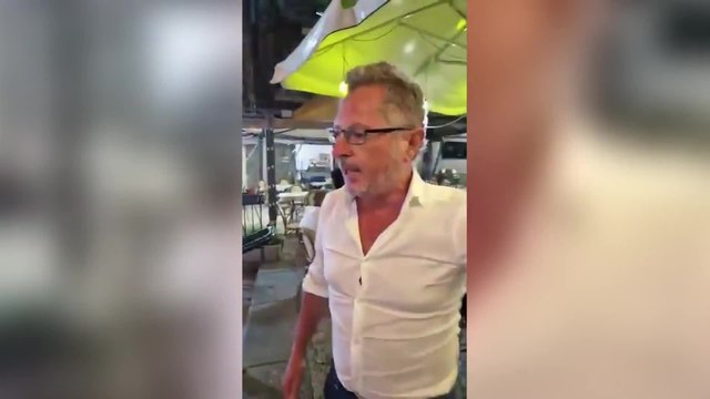 Aggressione a Borrelli a Napoli, stava denunciando l'occupazione abusiva di suolo pubblico