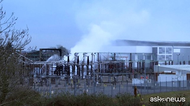 Incendio vicino aeroporto di Heathrow, scalo chiuso tutto il giorno