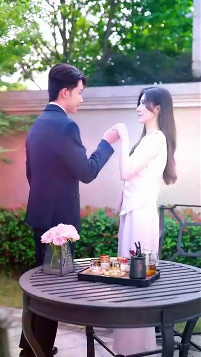 《退婚后渣男小叔又宠又撩》（上）渣男憋不住下半身婚前出軌，她不哭不鬧直接取消婚禮，轉身嫁給渣男那個成熟有魅力的小叔叔，人人都說商硯辭是個高座佛臺的禁欲佛子，從不為情所動，可婚後他卻褪下禁欲偽裝把她寵到腿發軟！Before marriage, fiancé cheated. She canceled the wedding and married his powerful uncle. #短劇