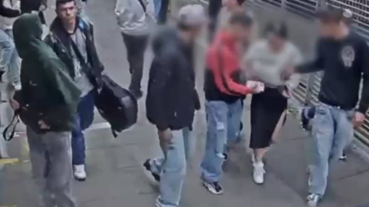 Cayó banda que atacaba pasajeros en Transmilenio para robarlos: algunos miembros eran adolescentes