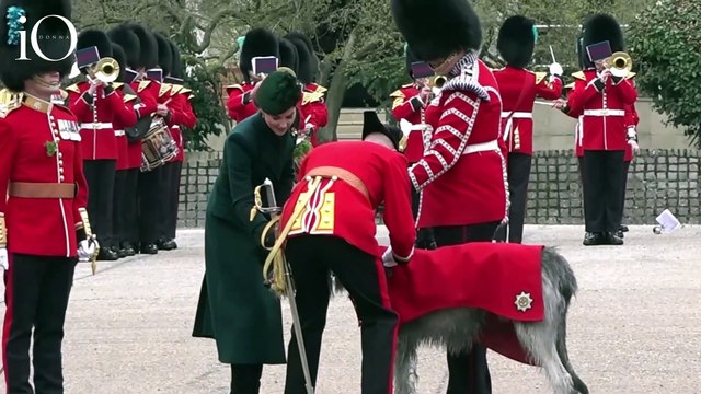 Alla salute! Kate Middleton festeggia San Patrizio con una pinta di birra