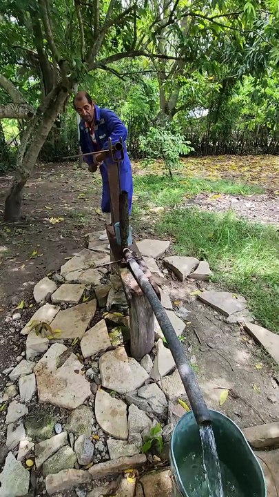Ingeniosa Bomba de Agua Casera: El Poder de la Ingeniería Rural