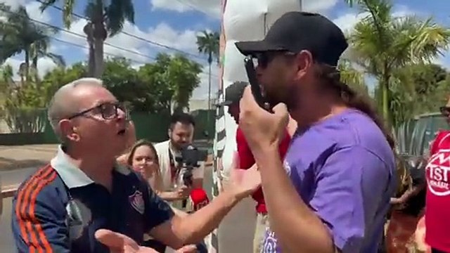 Apoiadores de Bolsonaro e de Lula discutem