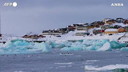 Groenlandia, il tramonto che incanta Nuuk: immagini spettacolari tra i ghiacci