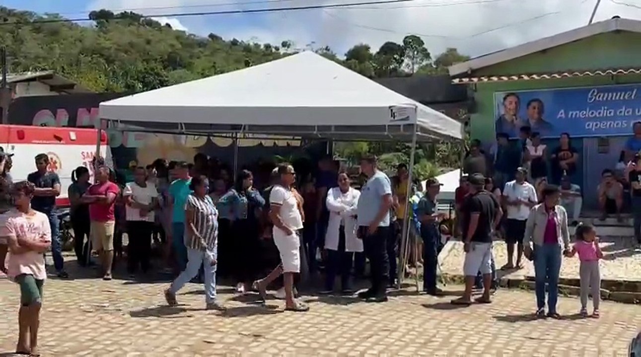 Corpos dos cantores mirins de arrocha mortos em acidente na BR-101 são velados em cidade no interior da Bahia; assista