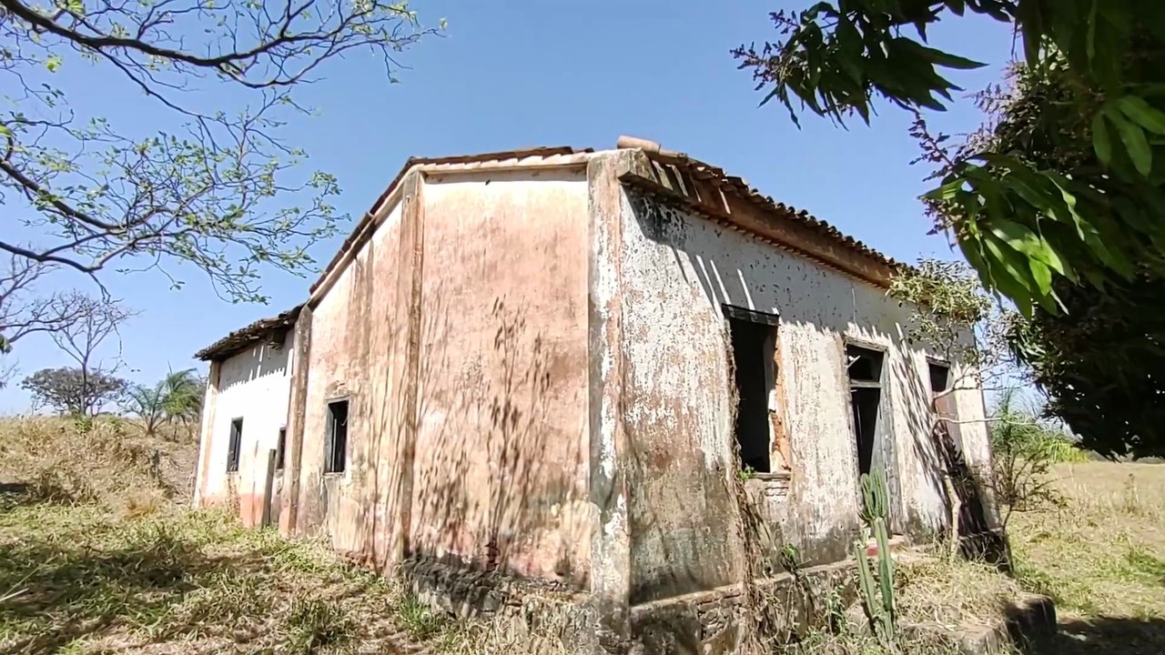 CASA ABANDONADA - FIQUEI PREOCUPADO COM LATIDOS DE CACHORRO E BARULHOS