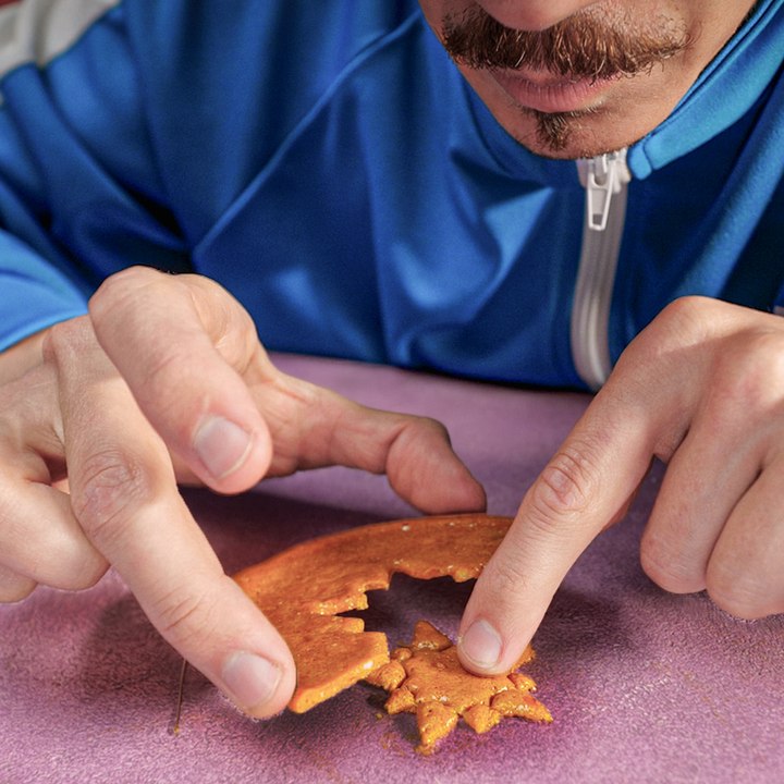 The iconic Dalgona from Squid Game🦑 Can our player successfully separate it?🏆