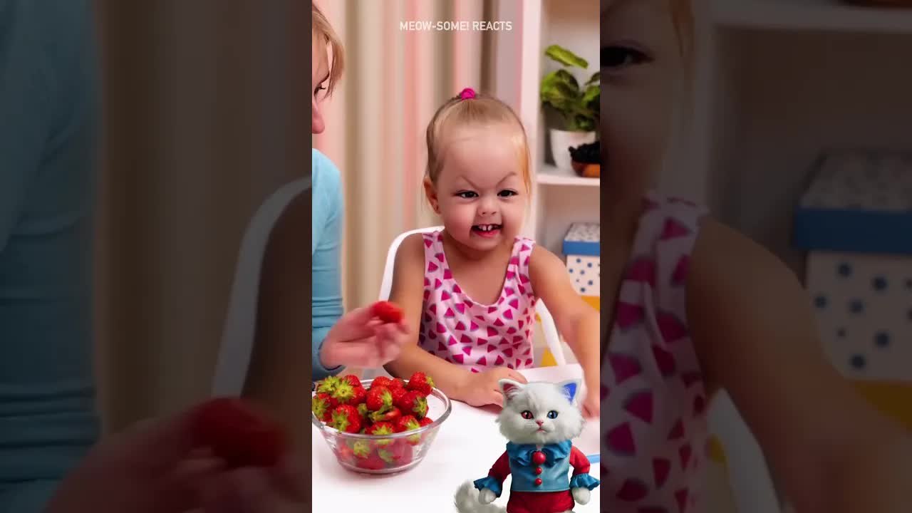 Make your Little One eat fruit 😋🍓 #yummy #parenting #lifehacks #shorts