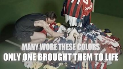 Ibra mostra tutte le sue maglie e lancia una frecciatina...