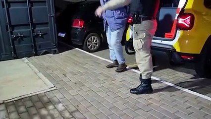 Ao ver PM, homem tenta jogar maconha fora, mas acaba detido no Ciro Nardi