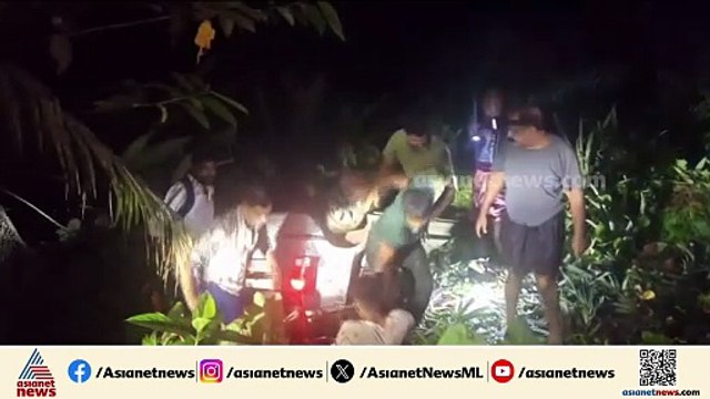 എറണാകുളത്ത് നിയന്ത്രണം വിട്ട കാർ തോട്ടിലേക്ക് വീണു, സ്ഥലത്ത് അപകടം പതിവെന്ന് നാട്ടുകാർ