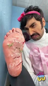 He Helped His Friend Get Rid of Smelly Feet! 🦶🧼😅 #friend #makeover