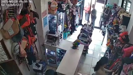 Mujer en Tegucigalpa usa un vestido sin pagar y amenaza a la vendedora