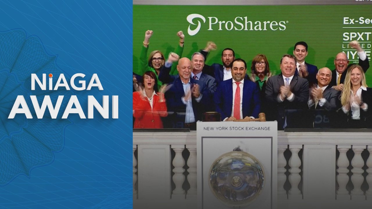 Wall Street ends lower as ruling on Trump tariffs raises worries