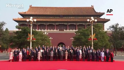 Çin askeri geçit töreninde silahlarını sergiledi