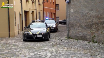 Scoperto un giro internazionale di fatture false, Gdf sequestra 40 mln