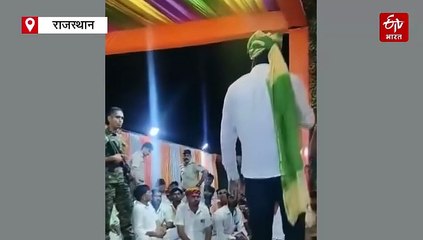 पुलिसकर्मियों पर भड़के हनुमान बेनीवाल, कहा-शराब पी रखी है, चले जाओ, नहीं तो मेडिकल करवाऊंगा, देखें वीडियो