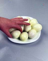 The cleanest way to cut boiled eggs 🥚✨
