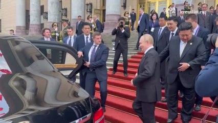 Kim Jong-Un's gentlemanly gesture toward Putin in China