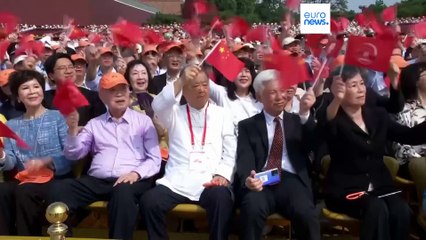 China revela novas armas em desfile militar com a presença de Putin e Kim