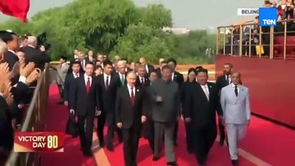 "إحنا جينا.. مين هيعادينا".. الرئيس الصيني ونظيره الروسي وزعيم كوريا الشمالية خلال توجههم إلى ساحة الاحتفال بذكرى الانتصار في الحرب العالمية الثانية بمدينة تيانجين الصينية.