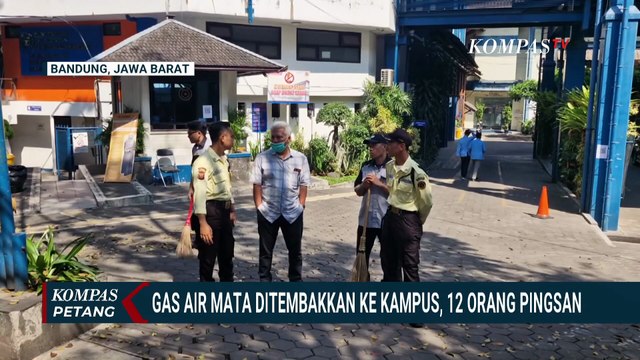 Gas Air Mata Ditembakan ke Area Kampus, 12 Orang Pingsan | KOMPAS PETANG