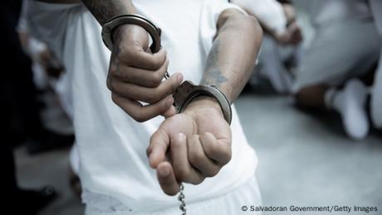 Warum die USA und EU Migranten in Drittstaaten abschieben