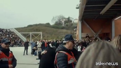 Bagno di folla per il ritorno a casa di Brunori Sas dopo Sanremo