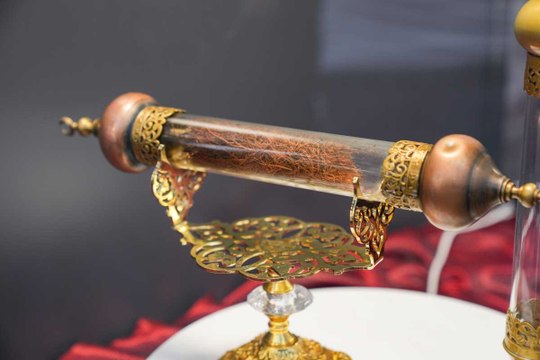 Manevi atmosferi hissedin: İzmir'de ''Mukaddes Emanetler'' sergisi açıldı