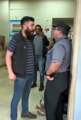 Video de la amenaza que hace el funcionario público a un guardia de seguridad de un Hospital.